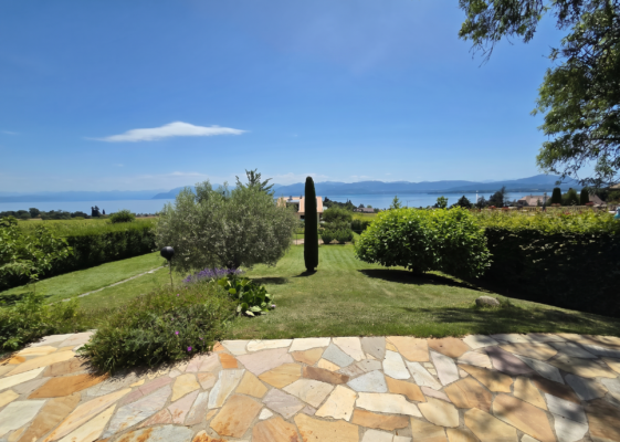 Villa individuelle, situation exceptionnelle, vue dégagée sur le Léman et les Alpes